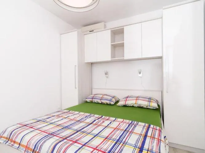 아파트 Ammos - One Bedroom With Shared Terrace And Sea View Veliki 사플루나라